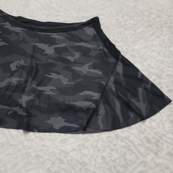 Athleta  Match Point Printed Skort Women's Size M Black/Gray Camo UPF 50+ - Picture 5 of 16